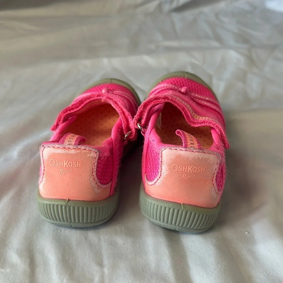 OshKosh B'Gosh -  pink Mary Janes - Kids size 5 - Picture 4 of 7